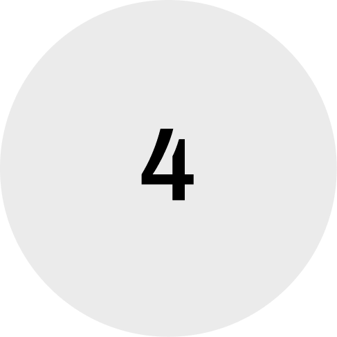 Icône grise avec le chiffre 4, représentant les phases d'implémentation du CRM dans le processus de configuration et d'optimisation.